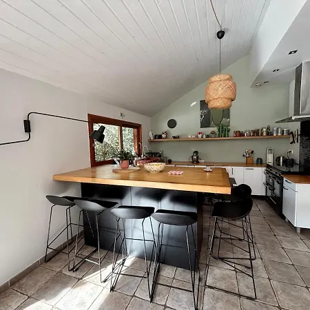 Exceptional House With A Pool Jarrie