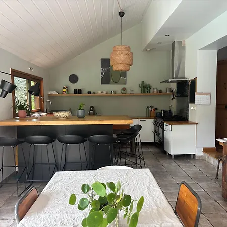 Exceptional House With A Pool Jarrie