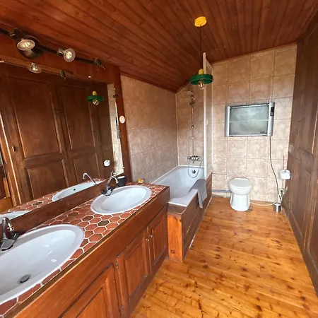 Exceptional House With A Pool فيلة Jarrie