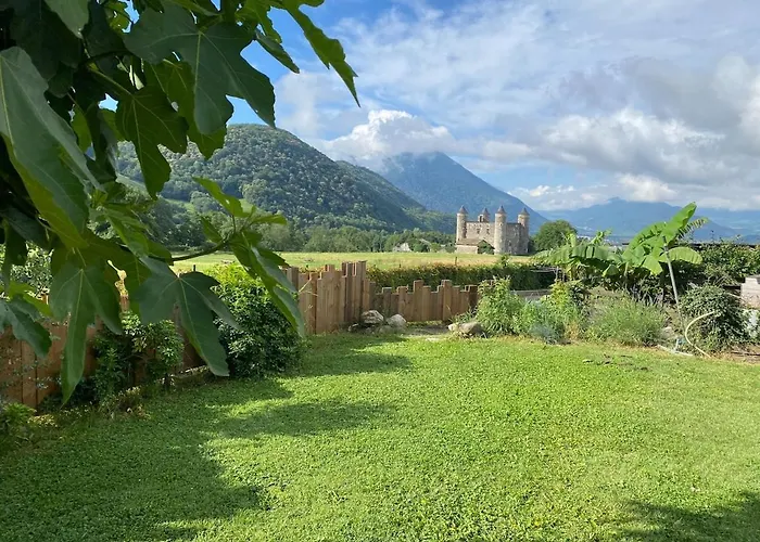 Exceptional House With A Pool Jarrie